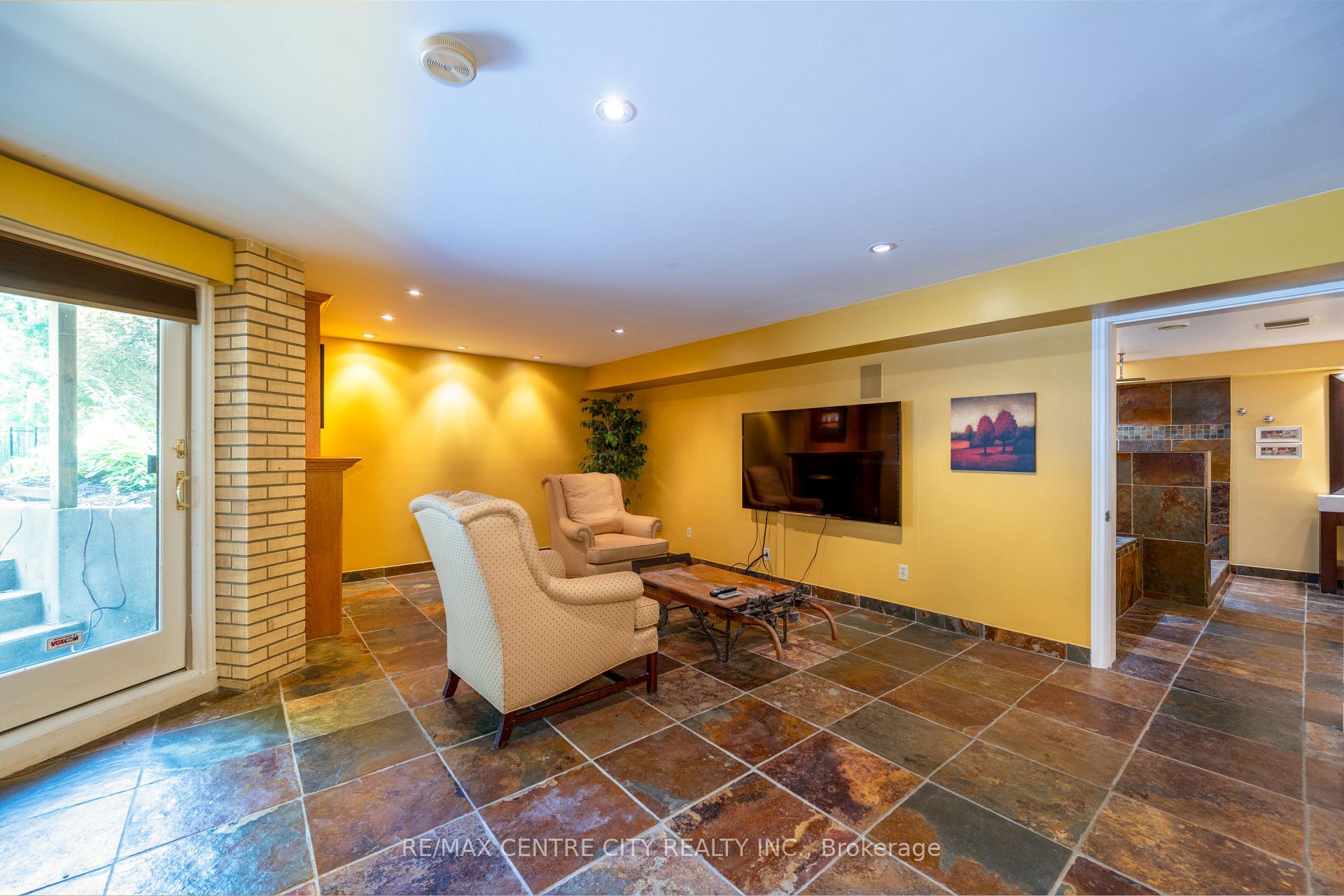 Photo 36 of 255 Mill Pond Crescent, Strathroy-Caradoc, NE — HOMEH