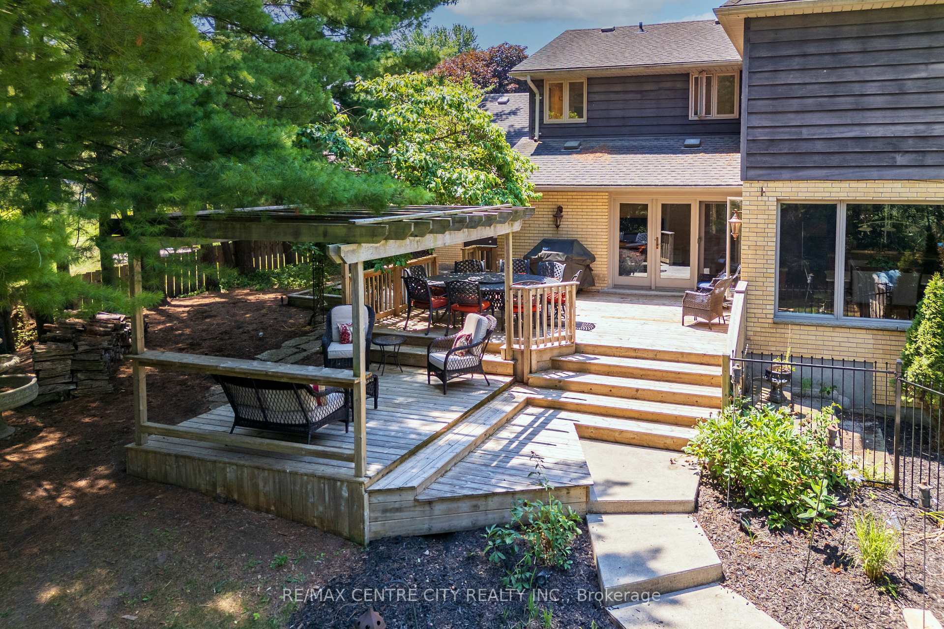 Photo 43 of 255 Mill Pond Crescent, Strathroy-Caradoc, NE — HOMEH