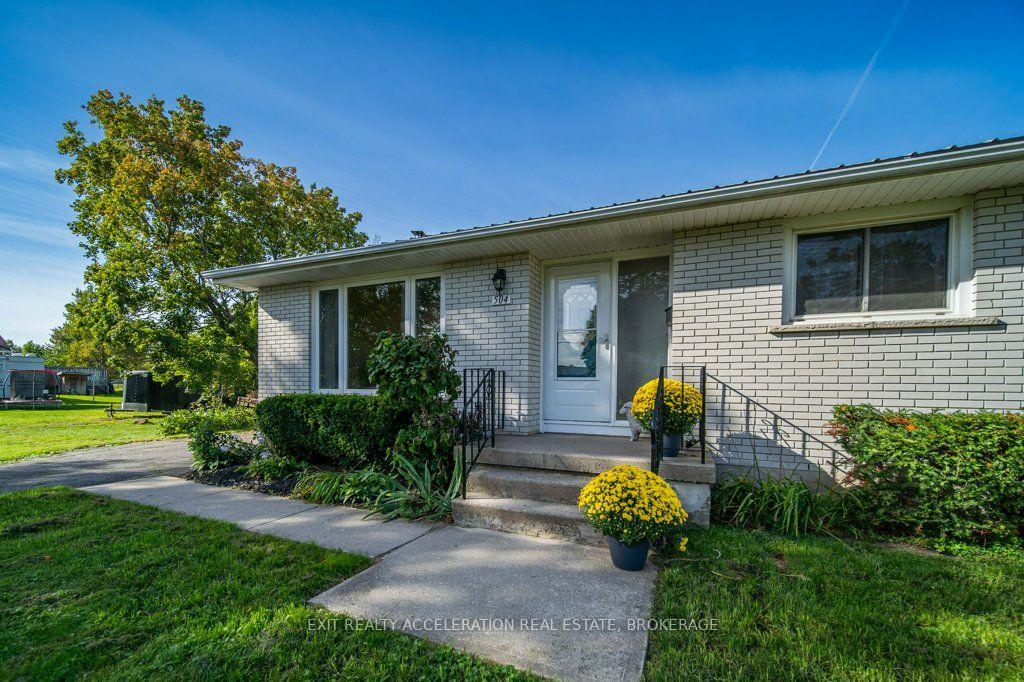 Photo 3 of 504 Coronation Boulevard, Loyalist, Amherstview — HOMEH
