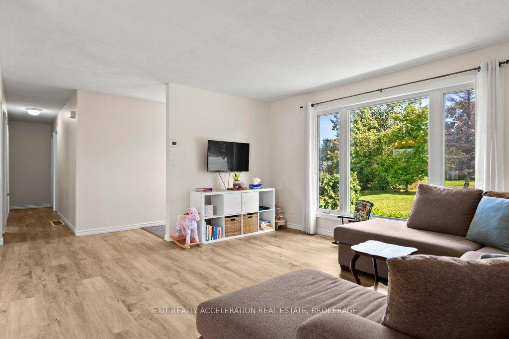 Photo 6 of 504 Coronation Boulevard, Loyalist, Amherstview — HOMEH
