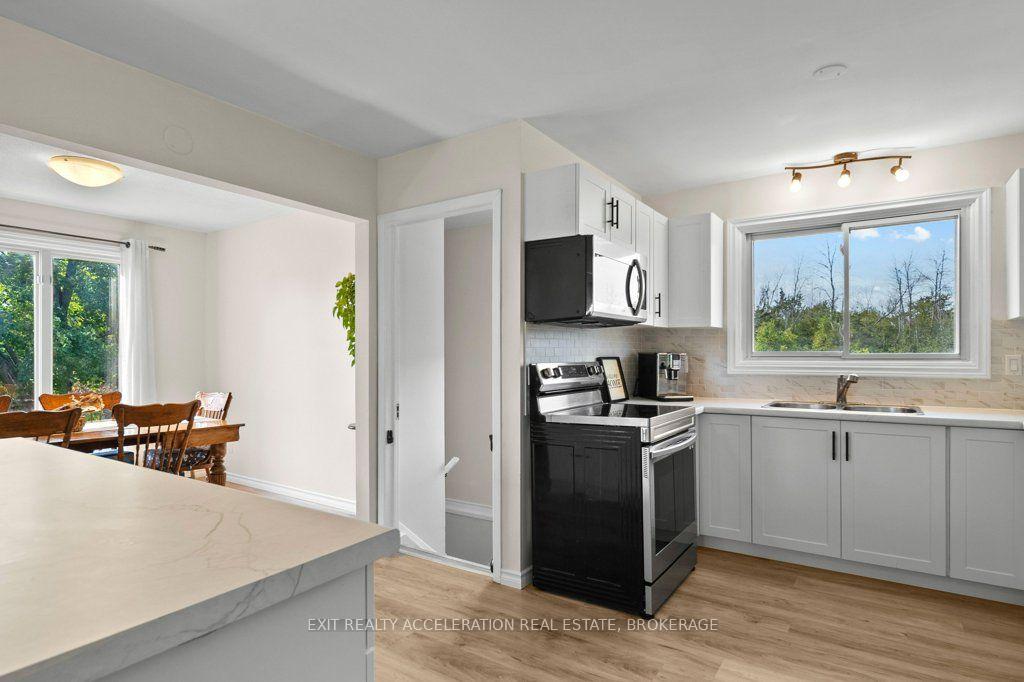 Photo 9 of 504 Coronation Boulevard, Loyalist, Amherstview — HOMEH