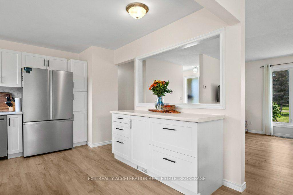 Photo 10 of 504 Coronation Boulevard, Loyalist, Amherstview — HOMEH
