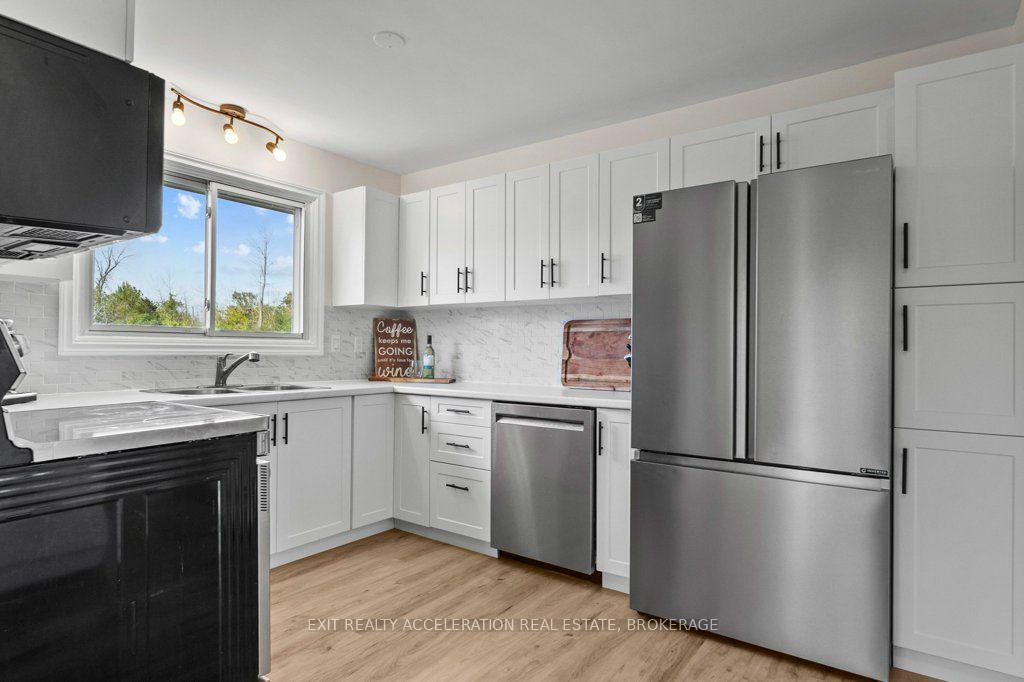 Photo 12 of 504 Coronation Boulevard, Loyalist, Amherstview — HOMEH