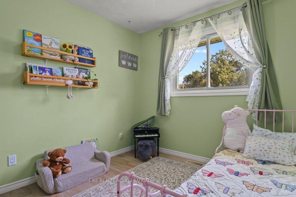 Photo 15 of 504 Coronation Boulevard, Loyalist, Amherstview — HOMEH