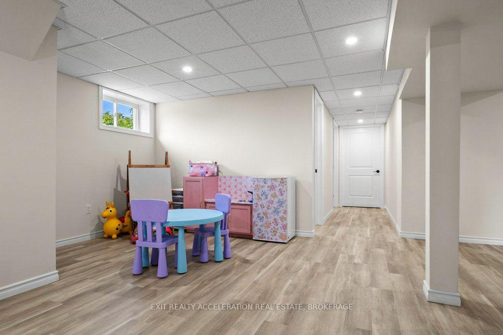 Photo 20 of 504 Coronation Boulevard, Loyalist, Amherstview — HOMEH
