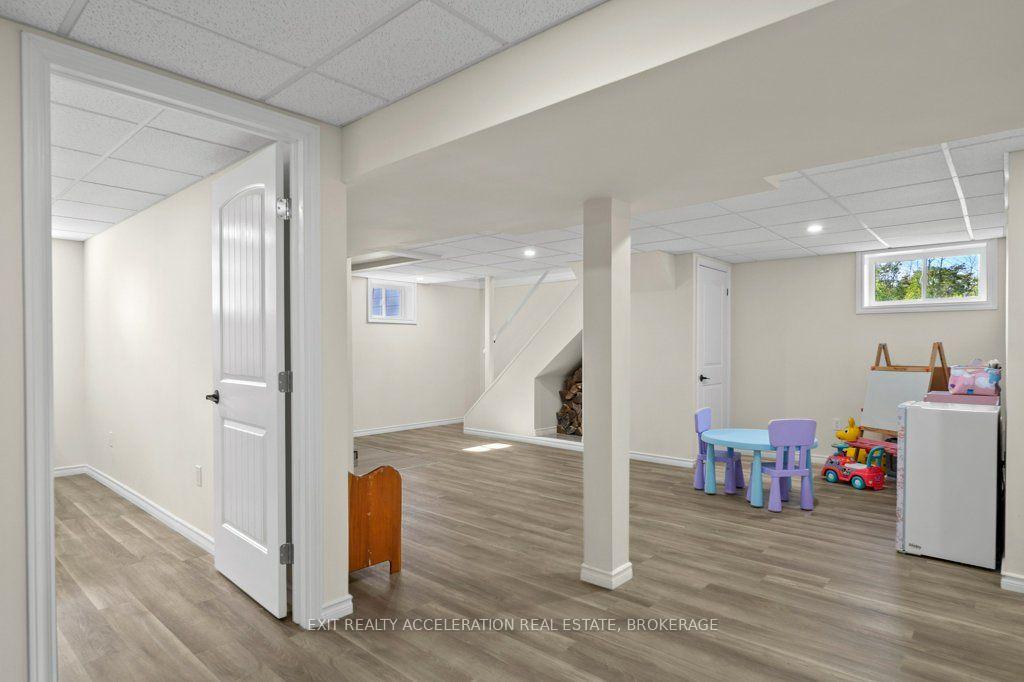 Photo 22 of 504 Coronation Boulevard, Loyalist, Amherstview — HOMEH