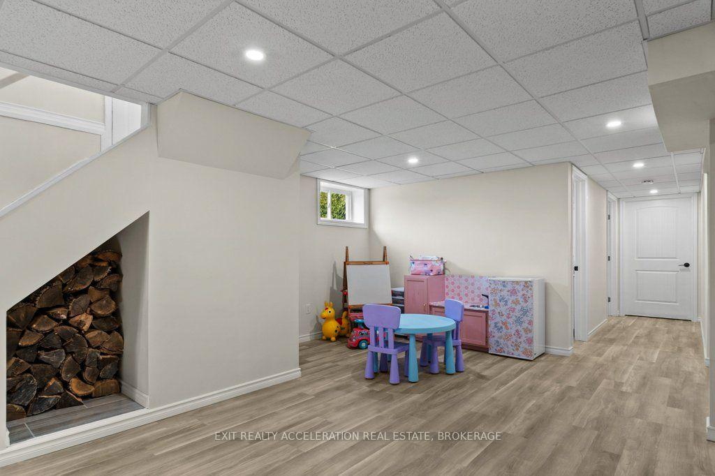 Photo 24 of 504 Coronation Boulevard, Loyalist, Amherstview — HOMEH