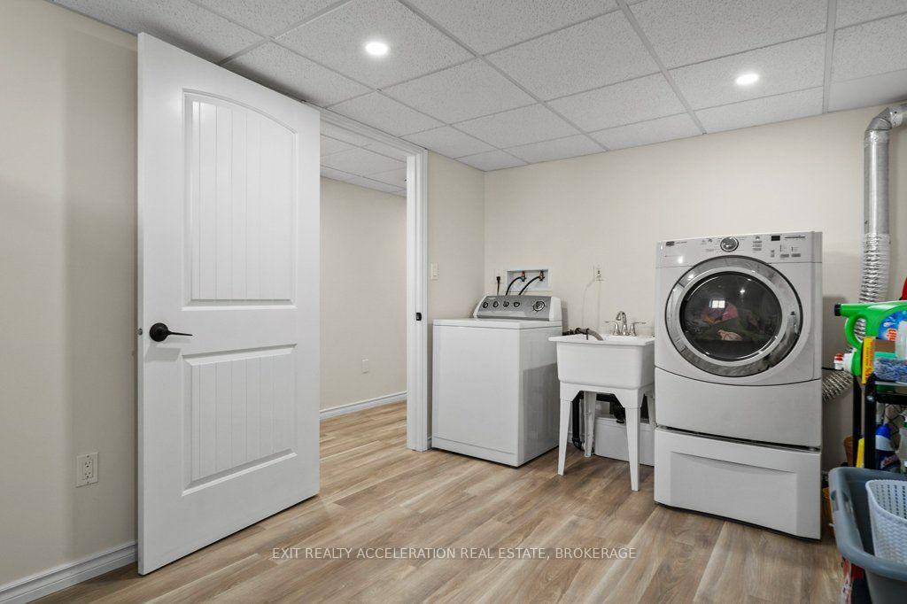 Photo 26 of 504 Coronation Boulevard, Loyalist, Amherstview — HOMEH