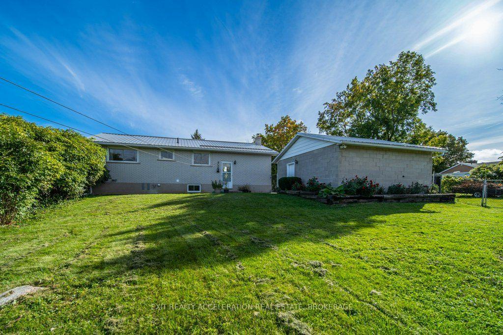 Photo 29 of 504 Coronation Boulevard, Loyalist, Amherstview — HOMEH