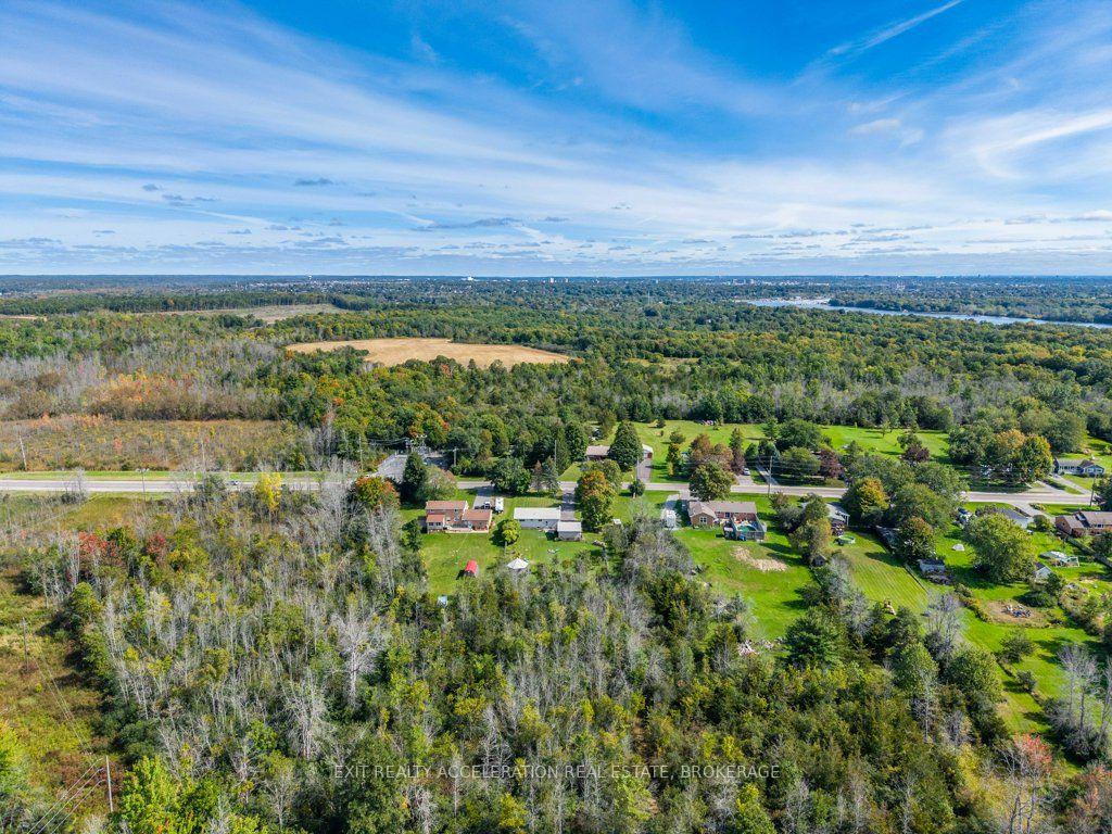 Photo 42 of 504 Coronation Boulevard, Loyalist, Amherstview — HOMEH
