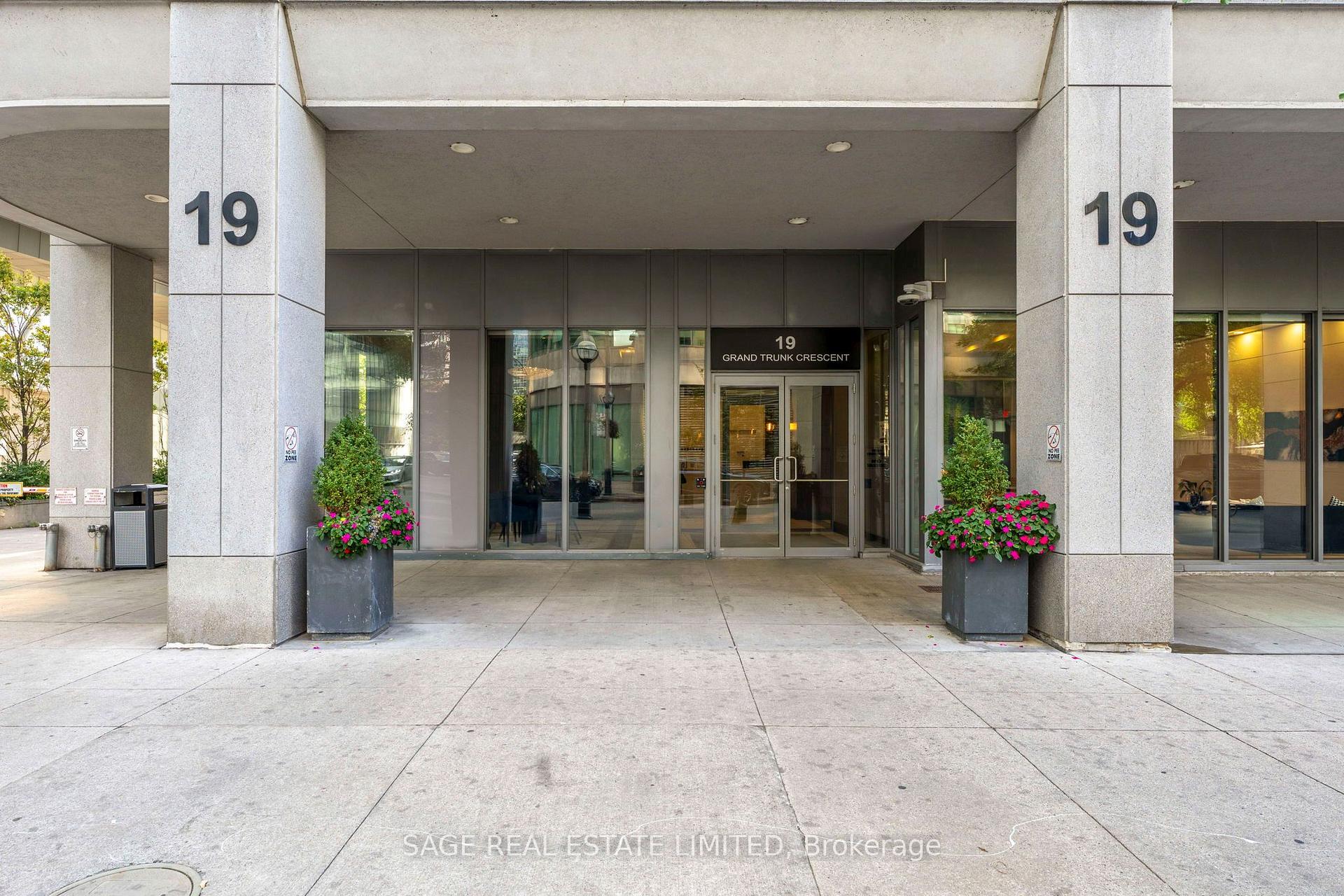 Photo 3 of Unit 1605, 19 Grand Trunk Crescent, Toronto, Waterfront Communities — HOMEH