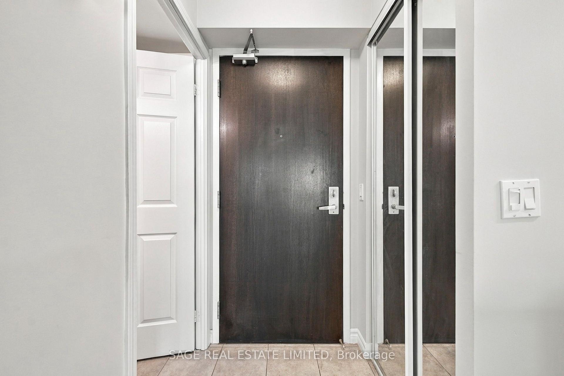 Photo 7 of Unit 1605, 19 Grand Trunk Crescent, Toronto, Waterfront Communities — HOMEH