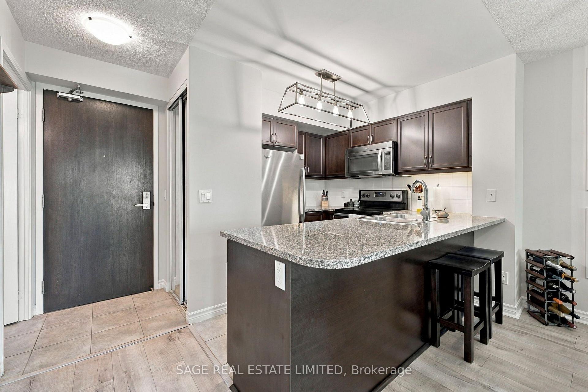 Photo 8 of Unit 1605, 19 Grand Trunk Crescent, Toronto, Waterfront Communities — HOMEH