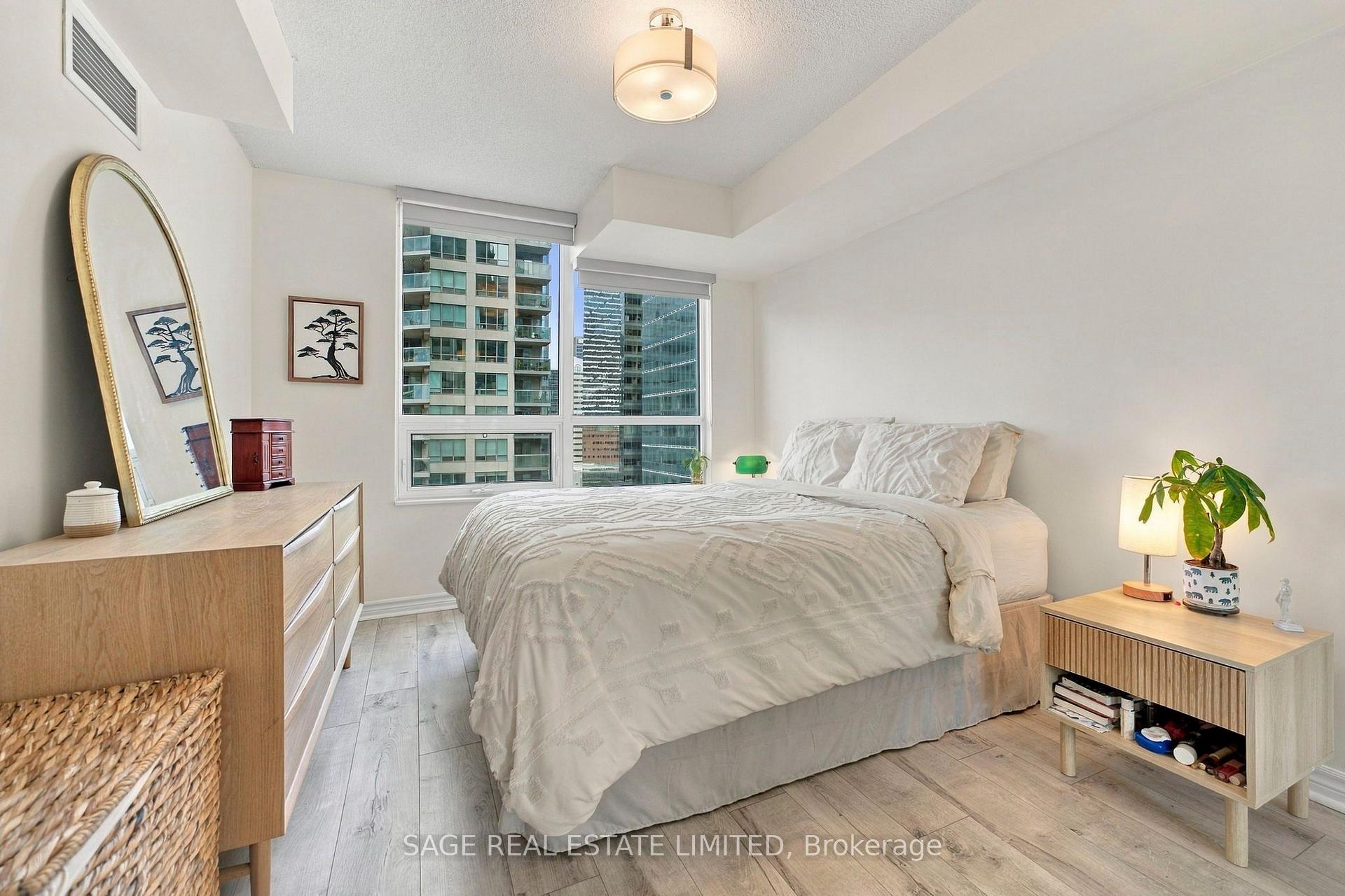 Photo 20 of Unit 1605, 19 Grand Trunk Crescent, Toronto, Waterfront Communities — HOMEH