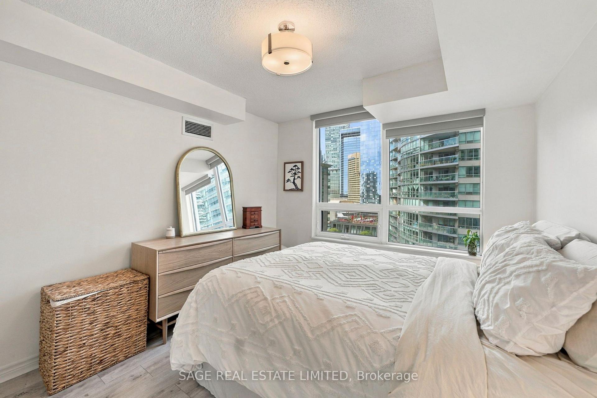 Photo 21 of Unit 1605, 19 Grand Trunk Crescent, Toronto, Waterfront Communities — HOMEH