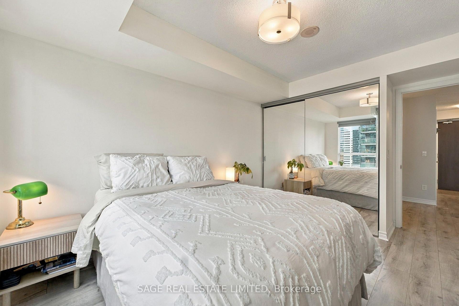 Photo 22 of Unit 1605, 19 Grand Trunk Crescent, Toronto, Waterfront Communities — HOMEH