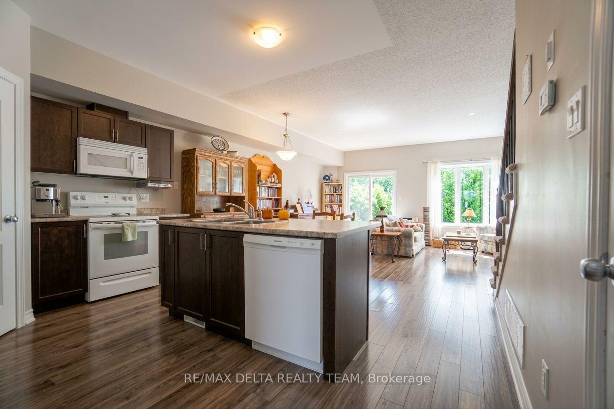 Photo 4 of 92 Bellwood Drive, Arnprior, Arnprior — HOMEH