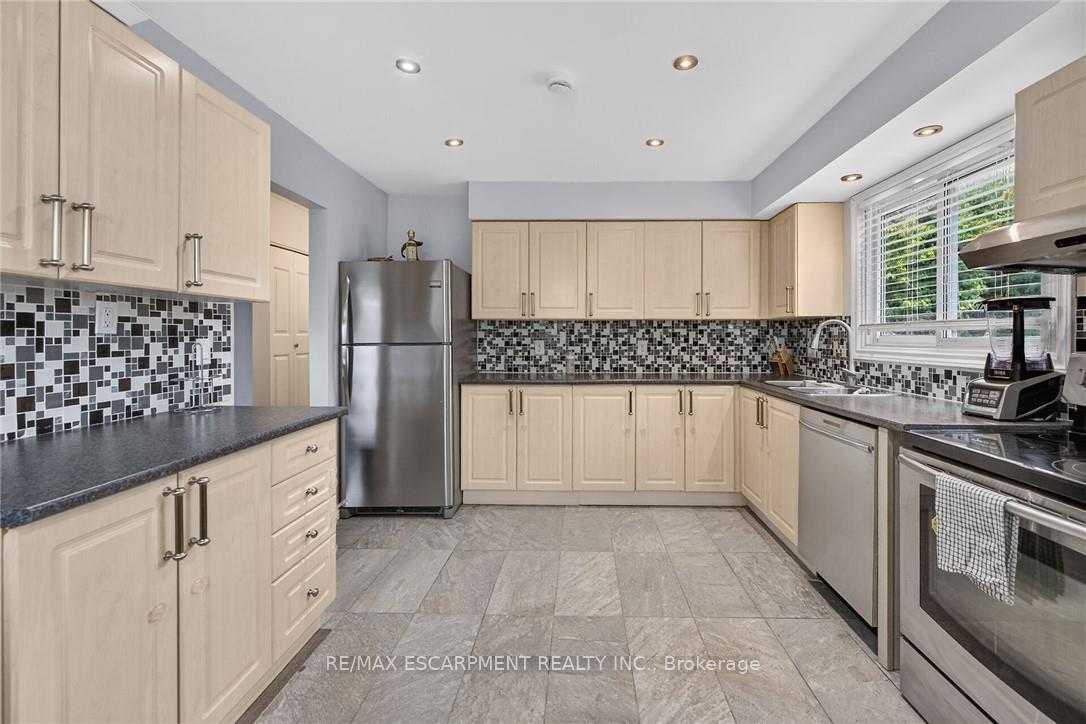 Photo 13 of 10 Krafty Court, Hamilton, Mountview — HOMEH