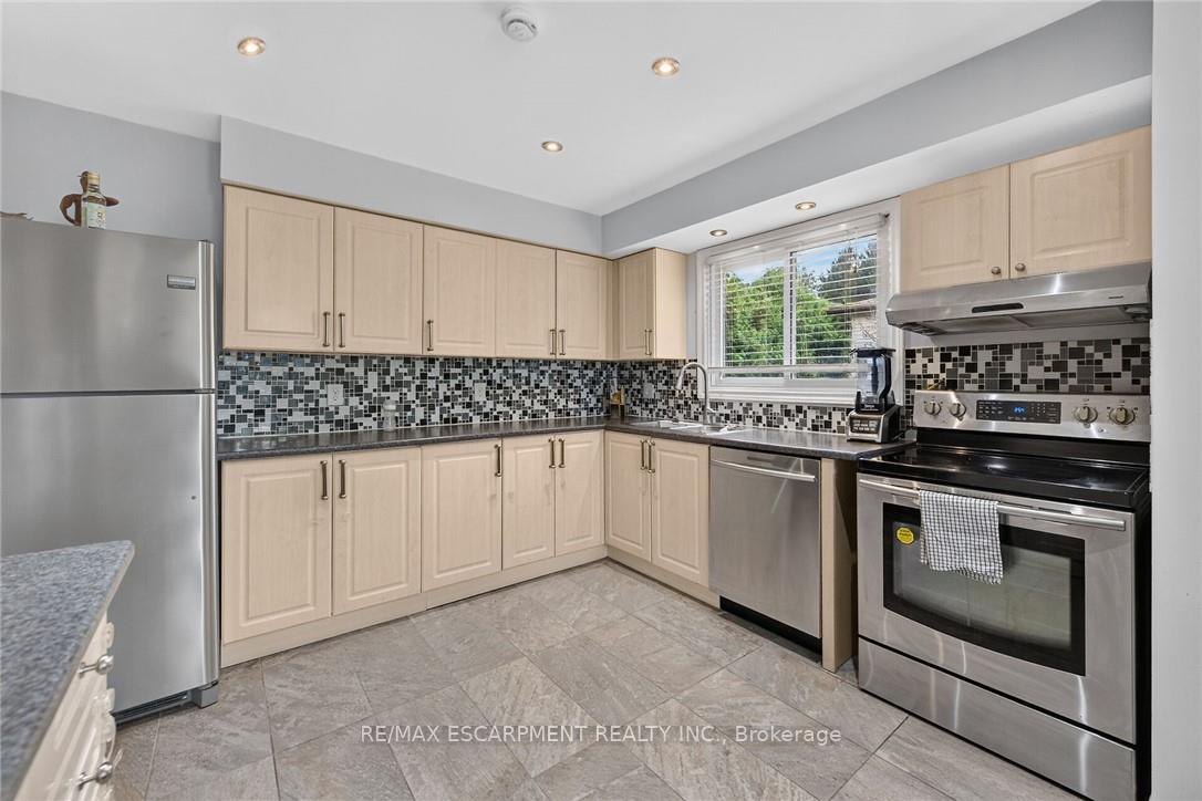 Photo 11 of 10 Krafty Court, Hamilton, Mountview — HOMEH
