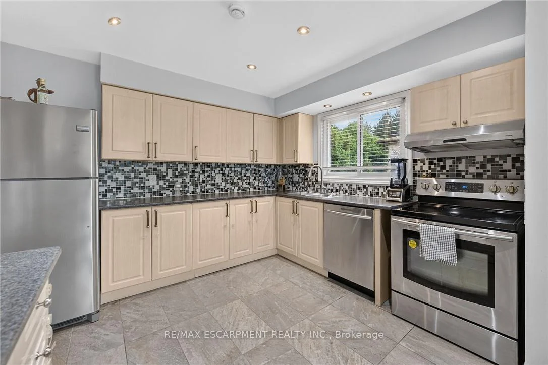Photo 2 of 10 Krafty Court, Hamilton, Mountview — HOMEH