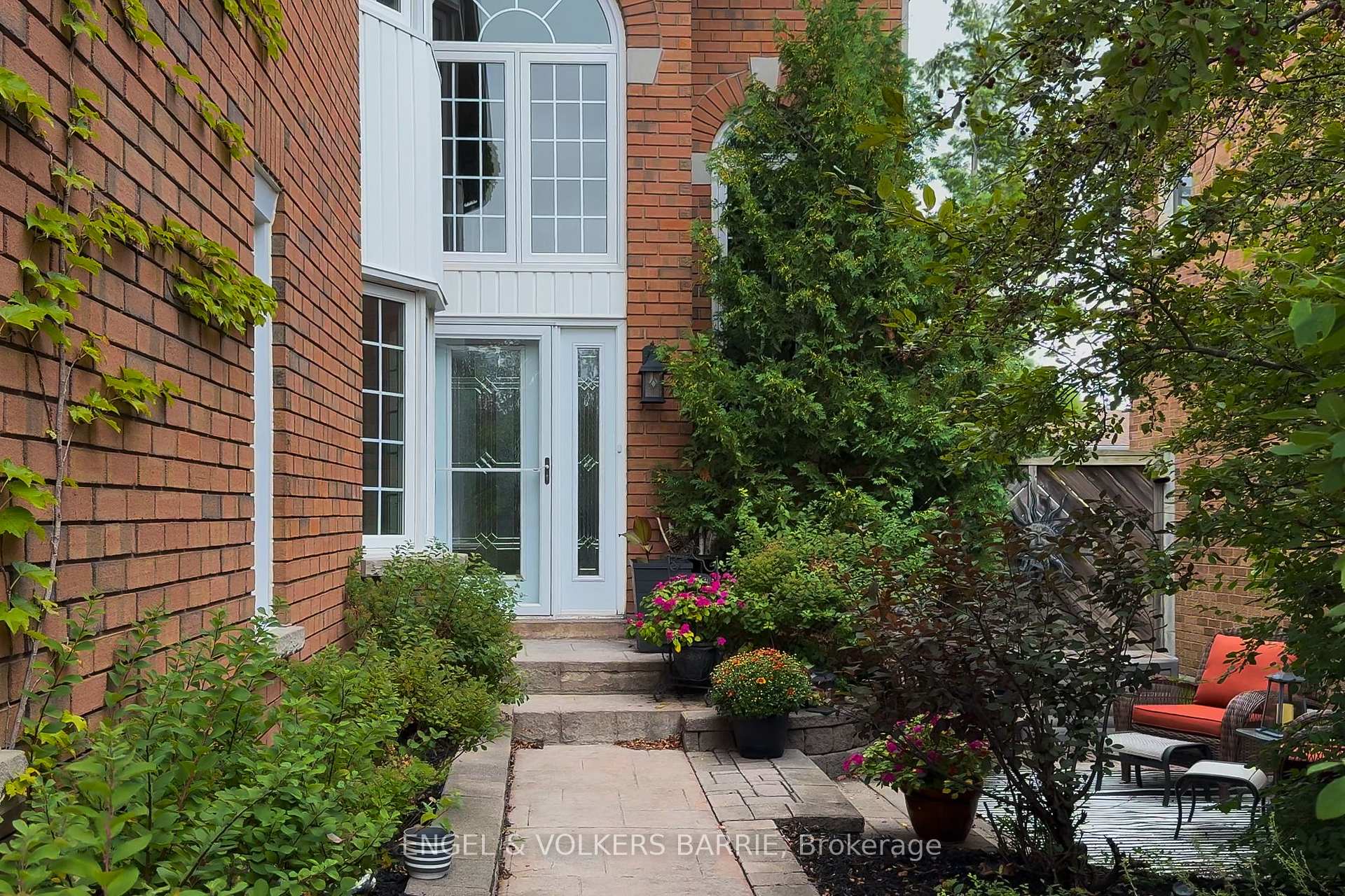 Photo 3 of 19 Grand Forest Drive, Barrie, Bayshore — HOMEH
