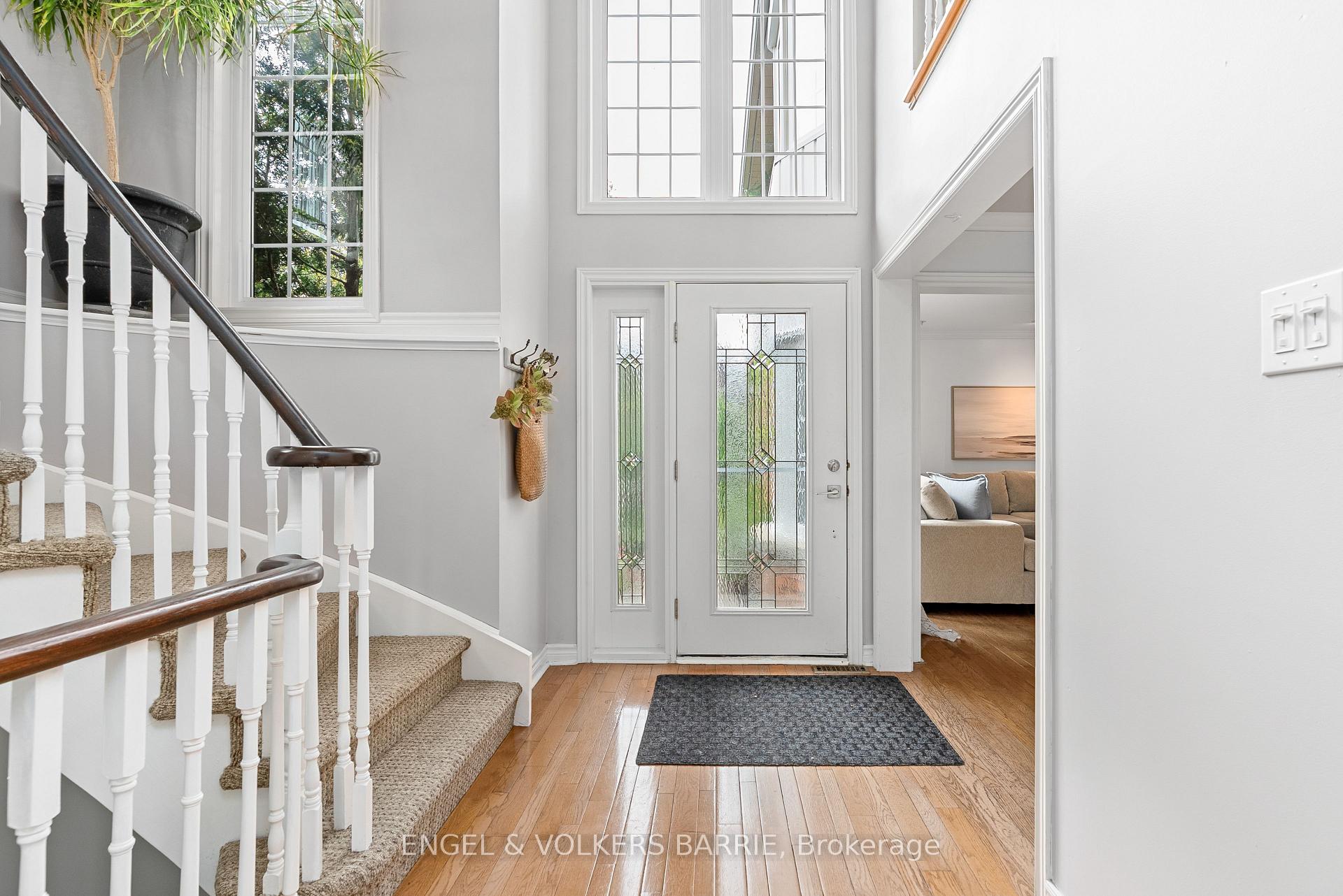 Photo 4 of 19 Grand Forest Drive, Barrie, Bayshore — HOMEH