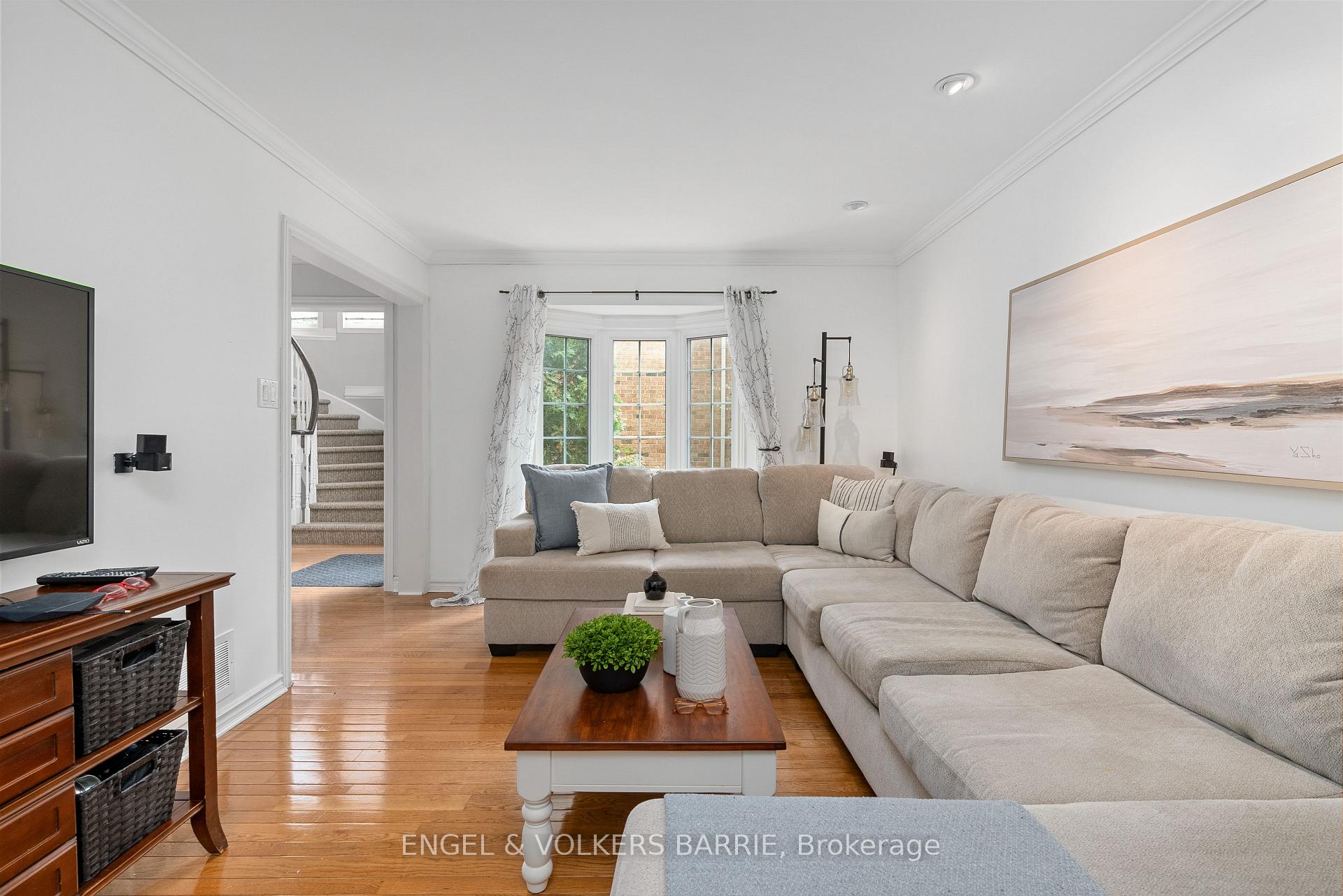 Photo 7 of 19 Grand Forest Drive, Barrie, Bayshore — HOMEH