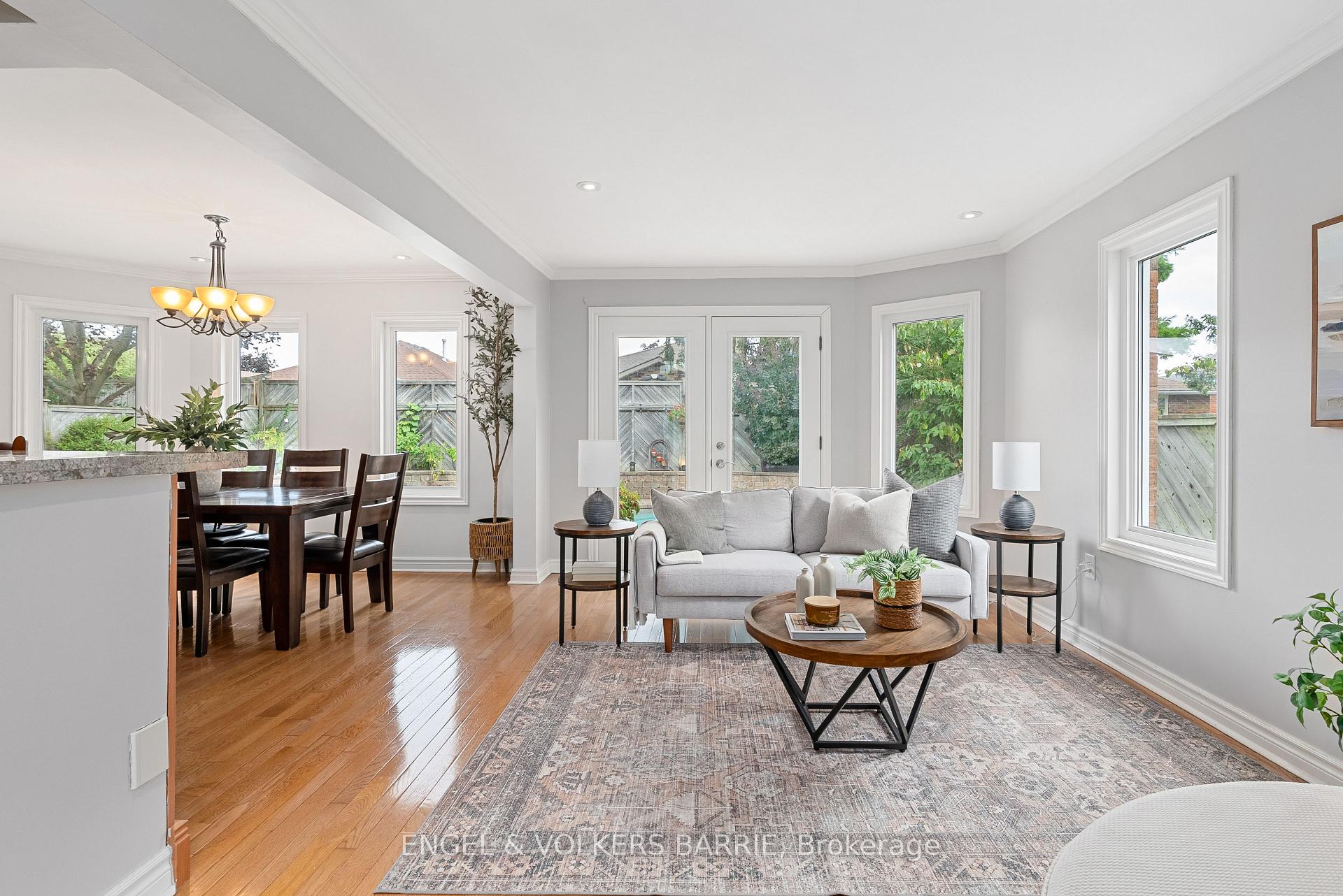 Photo 9 of 19 Grand Forest Drive, Barrie, Bayshore — HOMEH