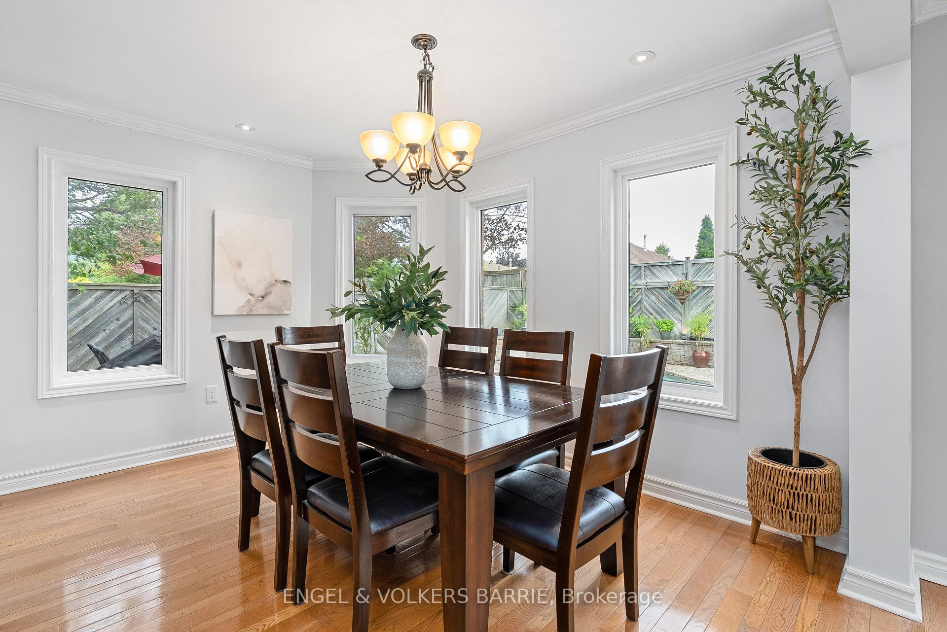 Photo 10 of 19 Grand Forest Drive, Barrie, Bayshore — HOMEH