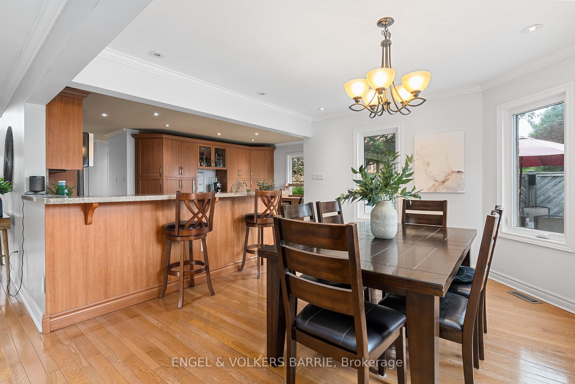 Photo 11 of 19 Grand Forest Drive, Barrie, Bayshore — HOMEH