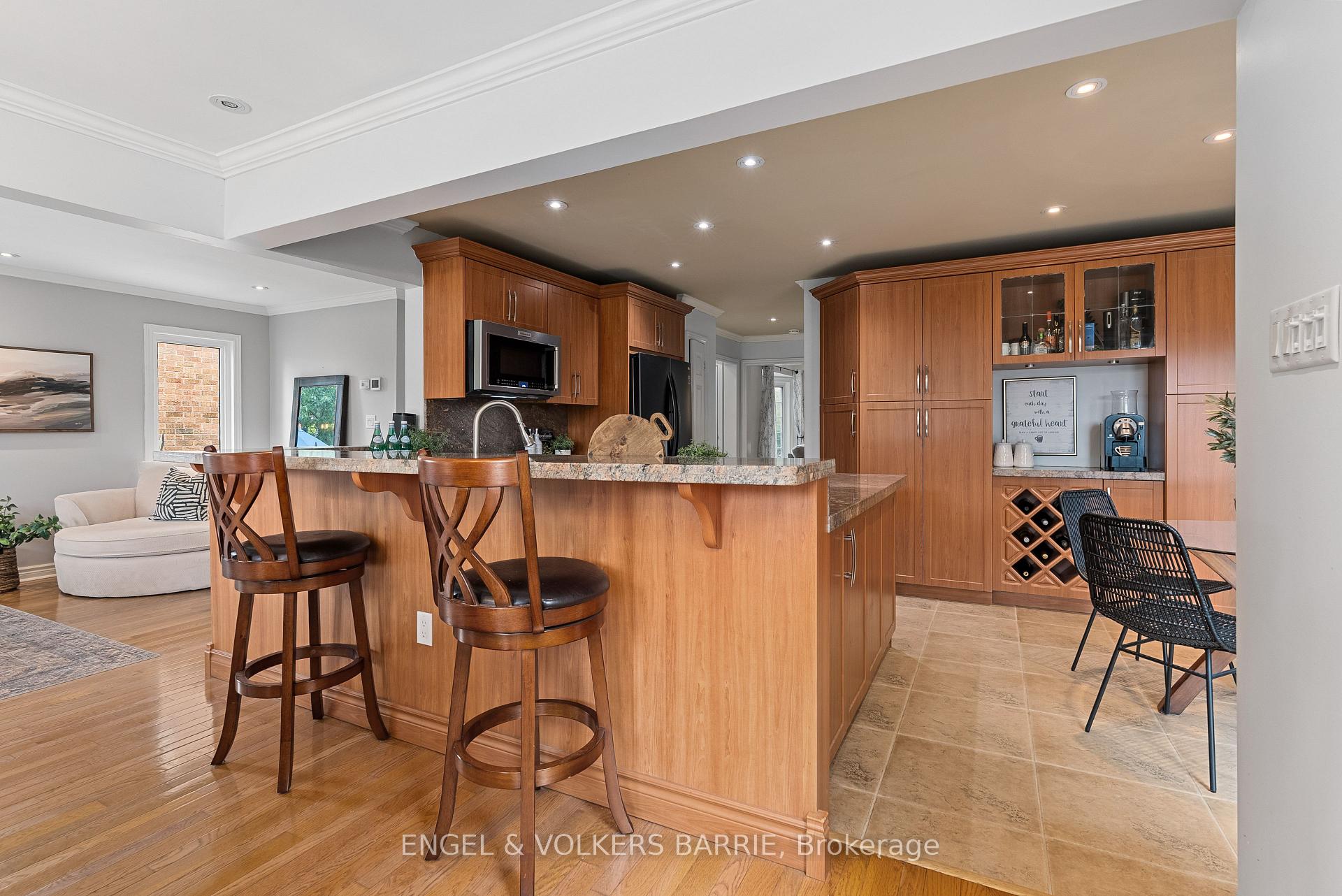 Photo 12 of 19 Grand Forest Drive, Barrie, Bayshore — HOMEH