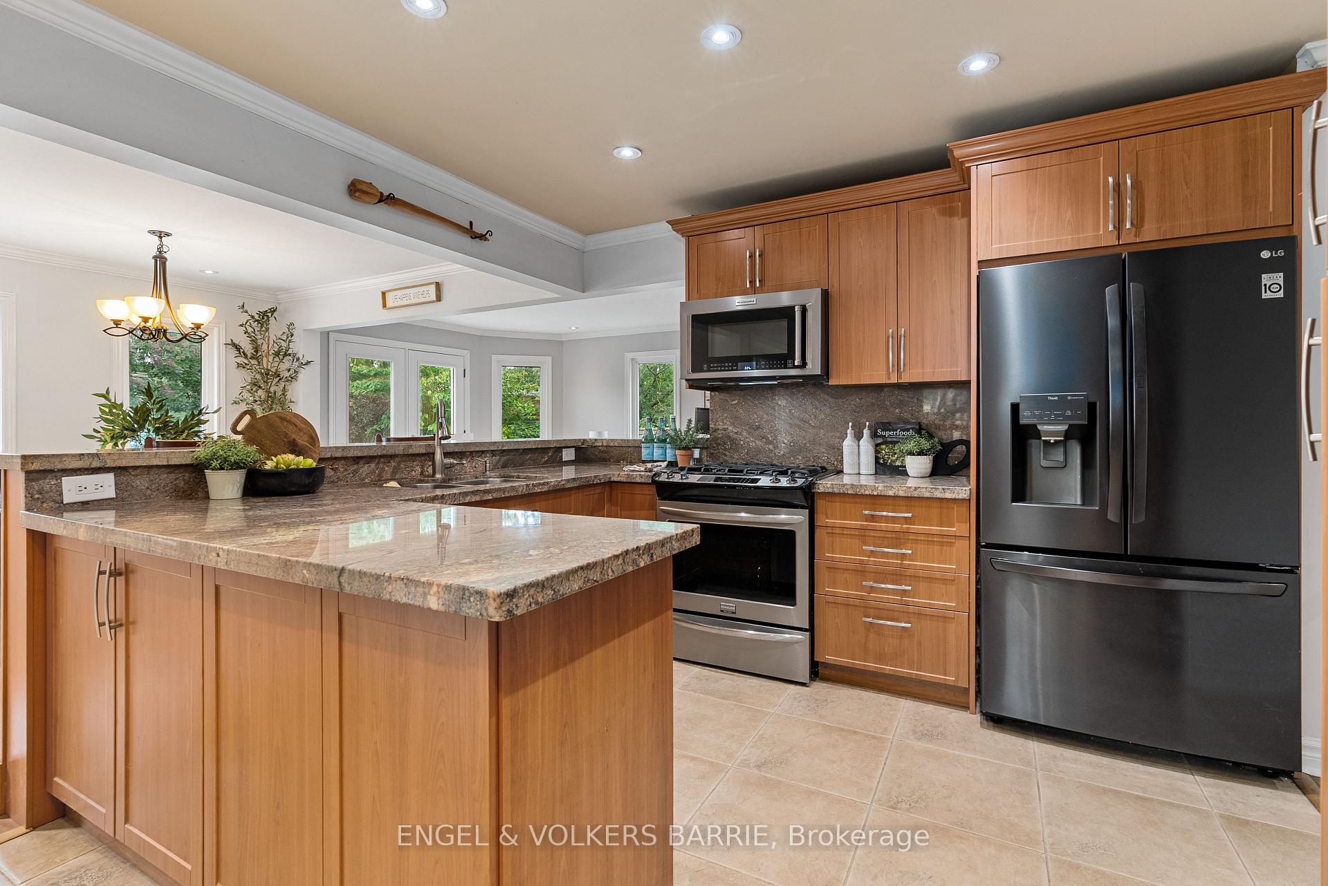 Photo 15 of 19 Grand Forest Drive, Barrie, Bayshore — HOMEH