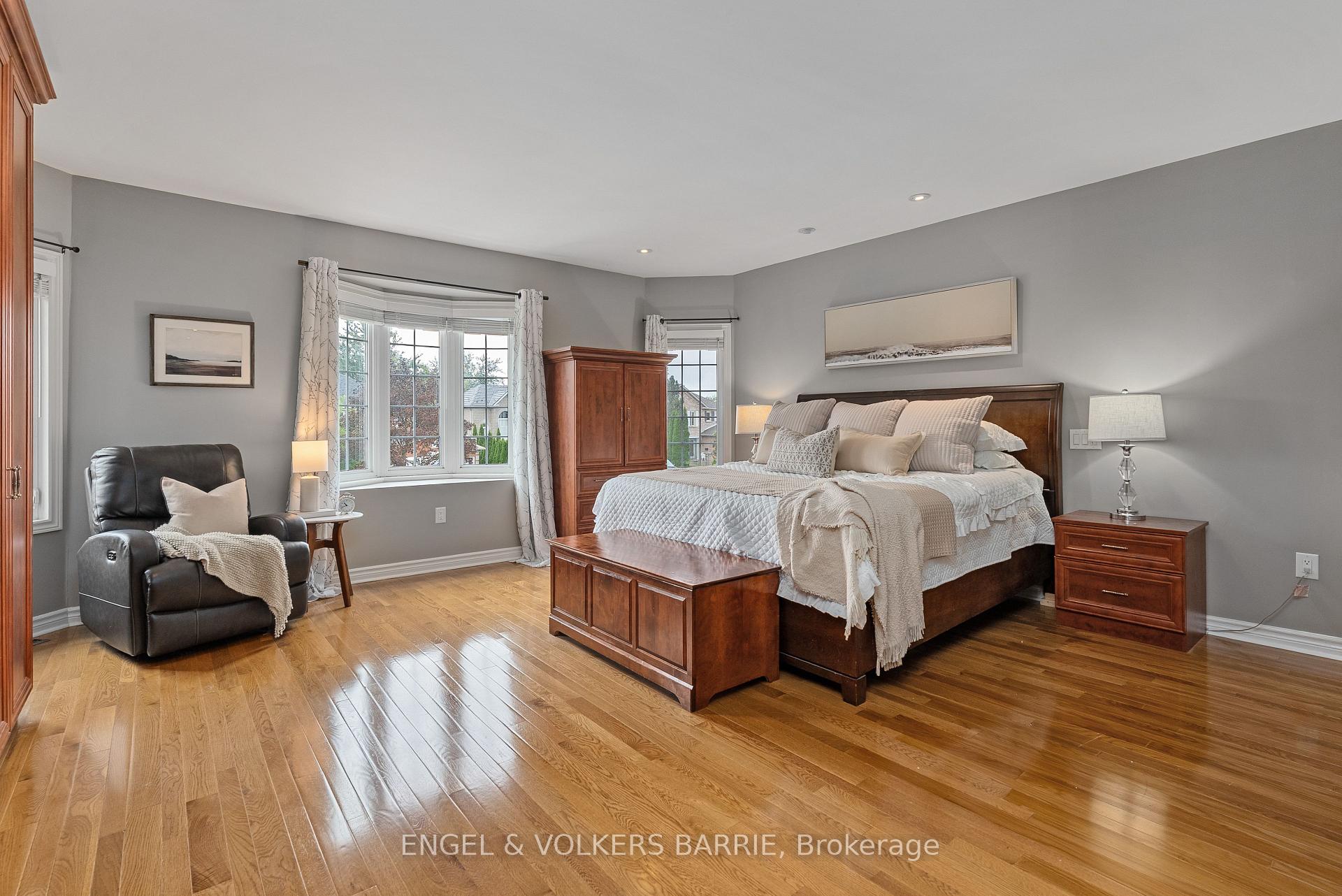 Photo 20 of 19 Grand Forest Drive, Barrie, Bayshore — HOMEH