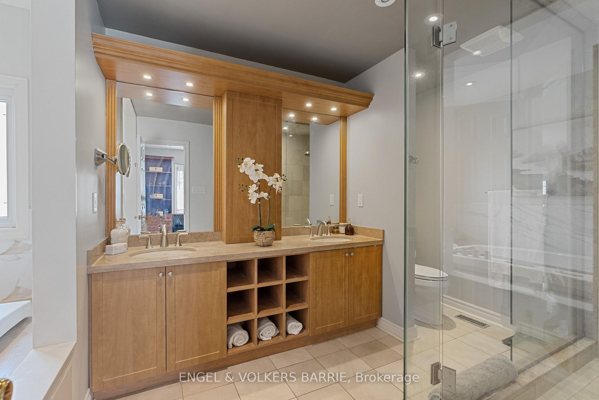 Photo 23 of 19 Grand Forest Drive, Barrie, Bayshore — HOMEH