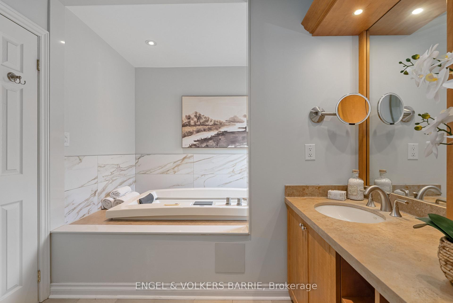 Photo 25 of 19 Grand Forest Drive, Barrie, Bayshore — HOMEH