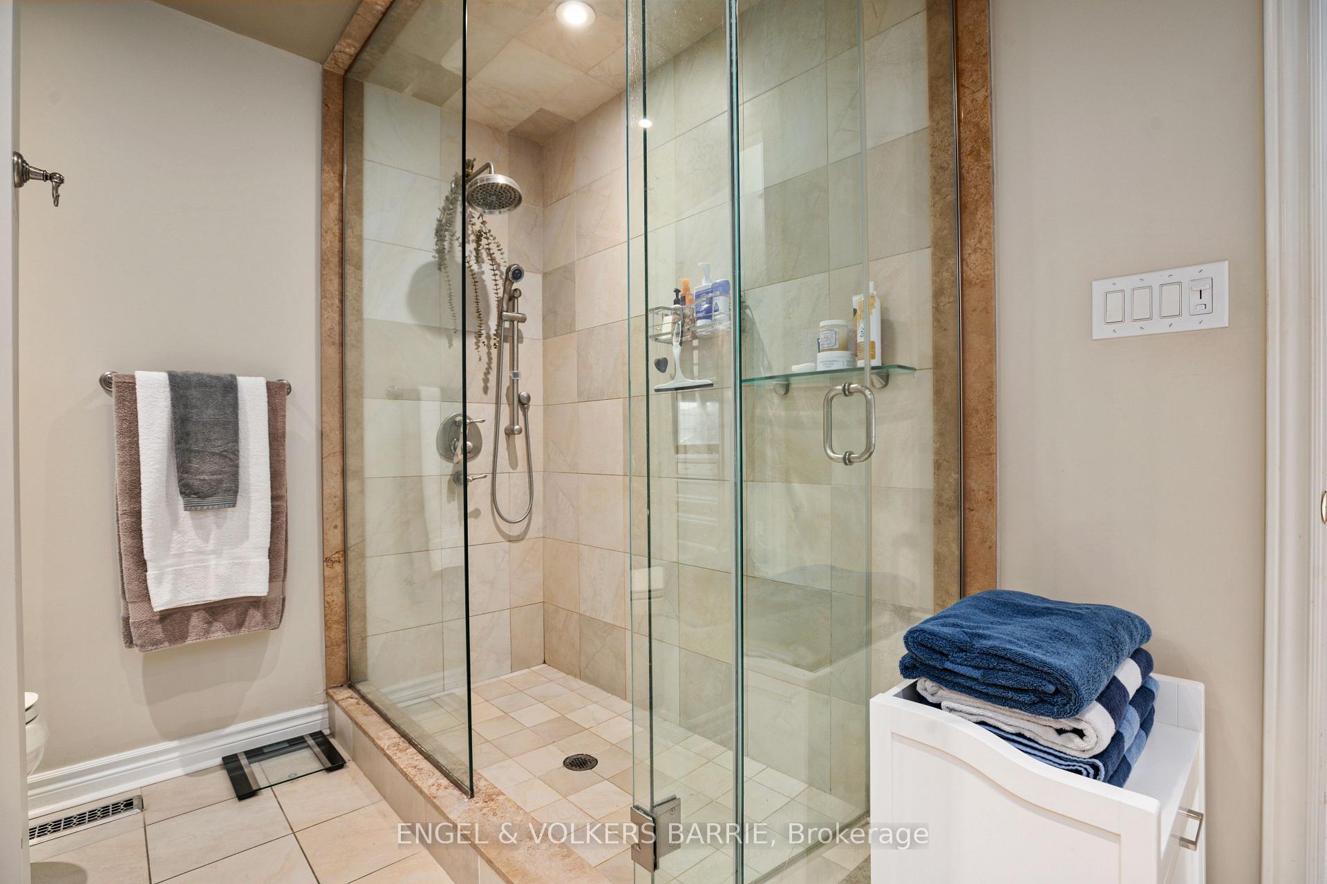 Photo 33 of 19 Grand Forest Drive, Barrie, Bayshore — HOMEH