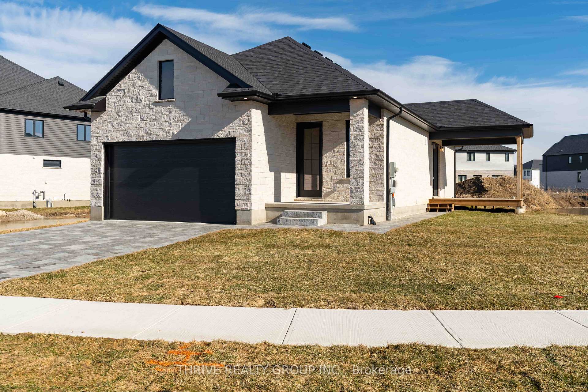 Photo 2 of 4275 Sagebrush Crescent, London, South V — HOMEH