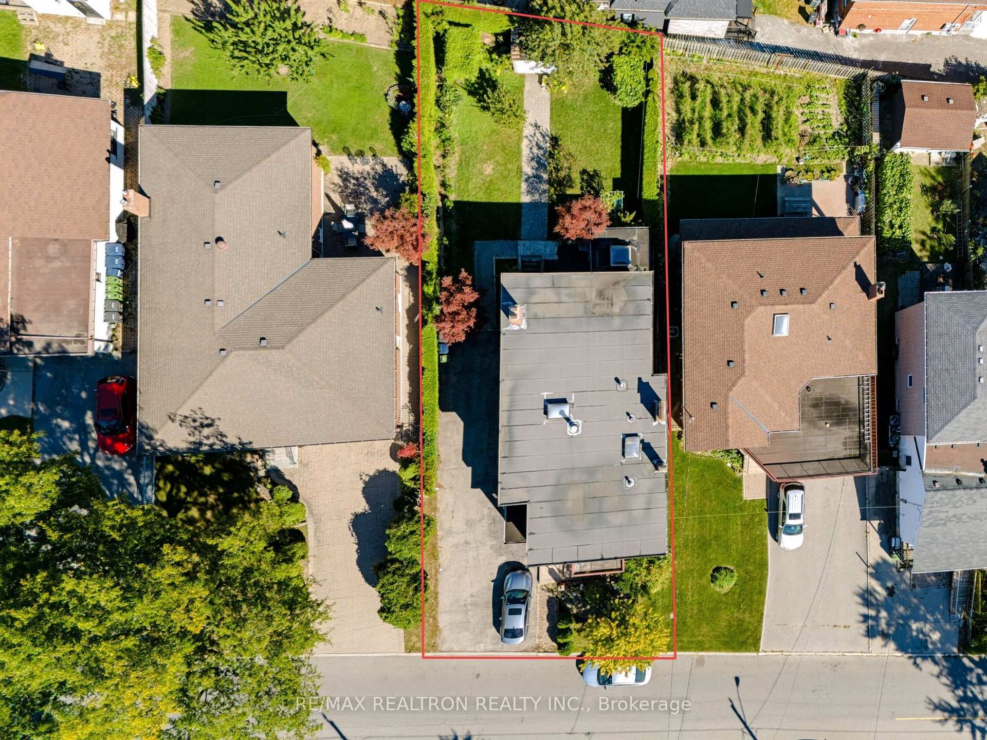 Photo 3 of 77 Chiswick Avenue, North York, Brookhaven-Amesbury — HOMEH