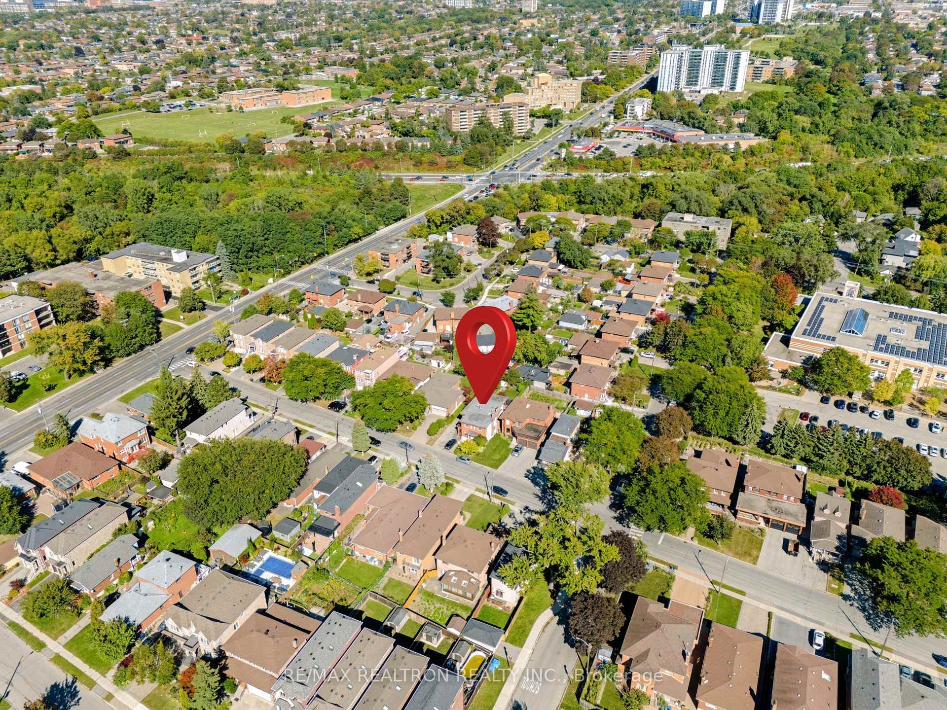 Photo 4 of 77 Chiswick Avenue, North York, Brookhaven-Amesbury — HOMEH