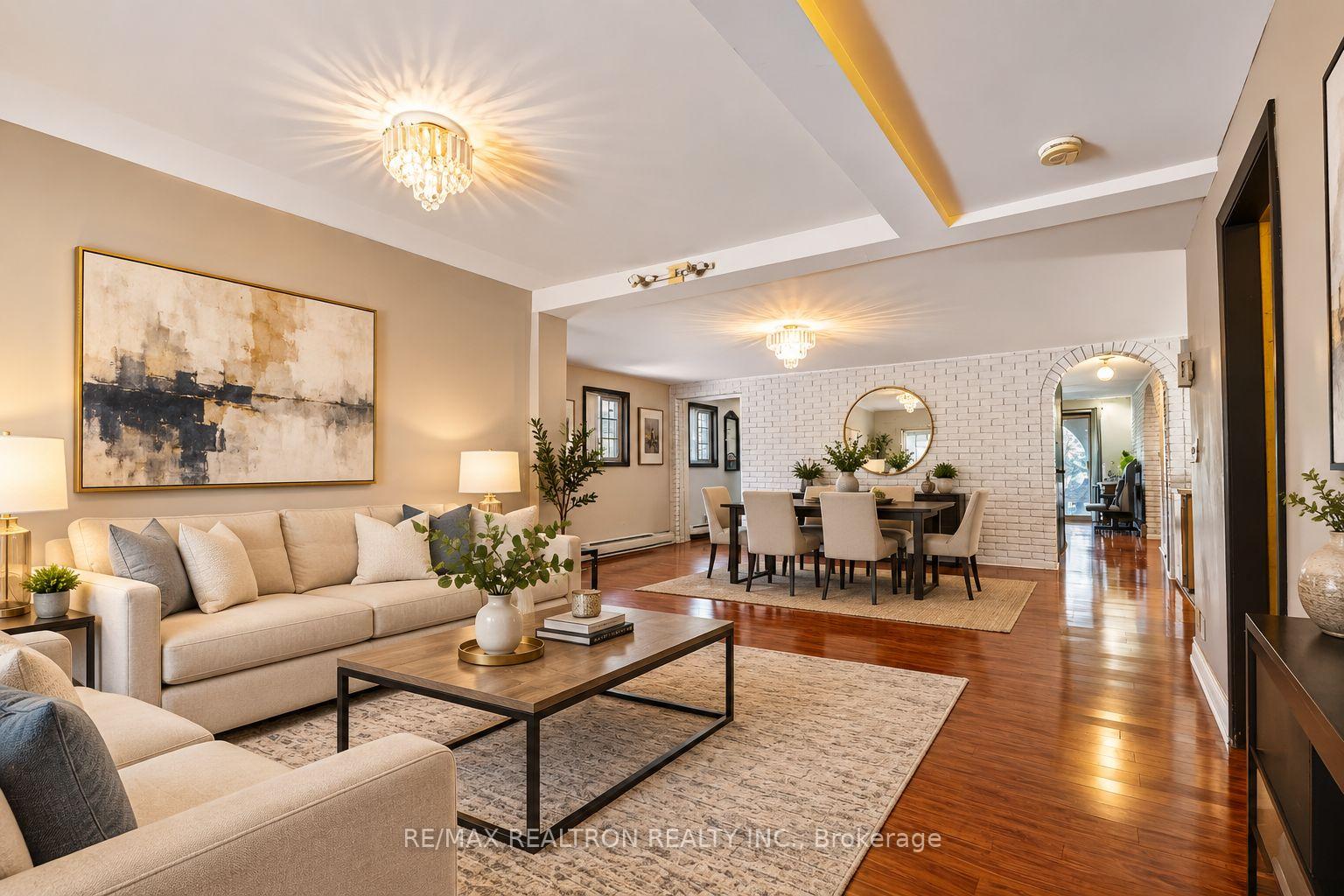 Photo 5 of 77 Chiswick Avenue, North York, Brookhaven-Amesbury — HOMEH