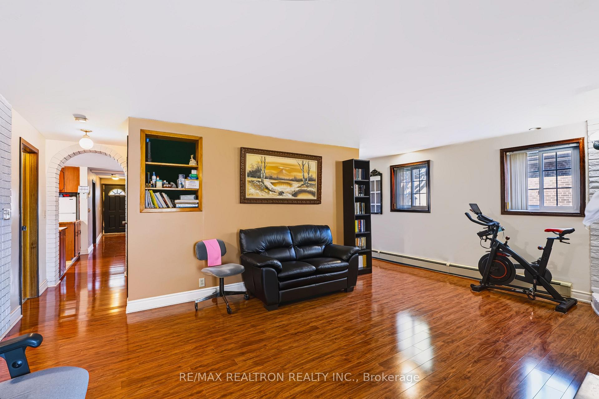 Photo 11 of 77 Chiswick Avenue, North York, Brookhaven-Amesbury — HOMEH
