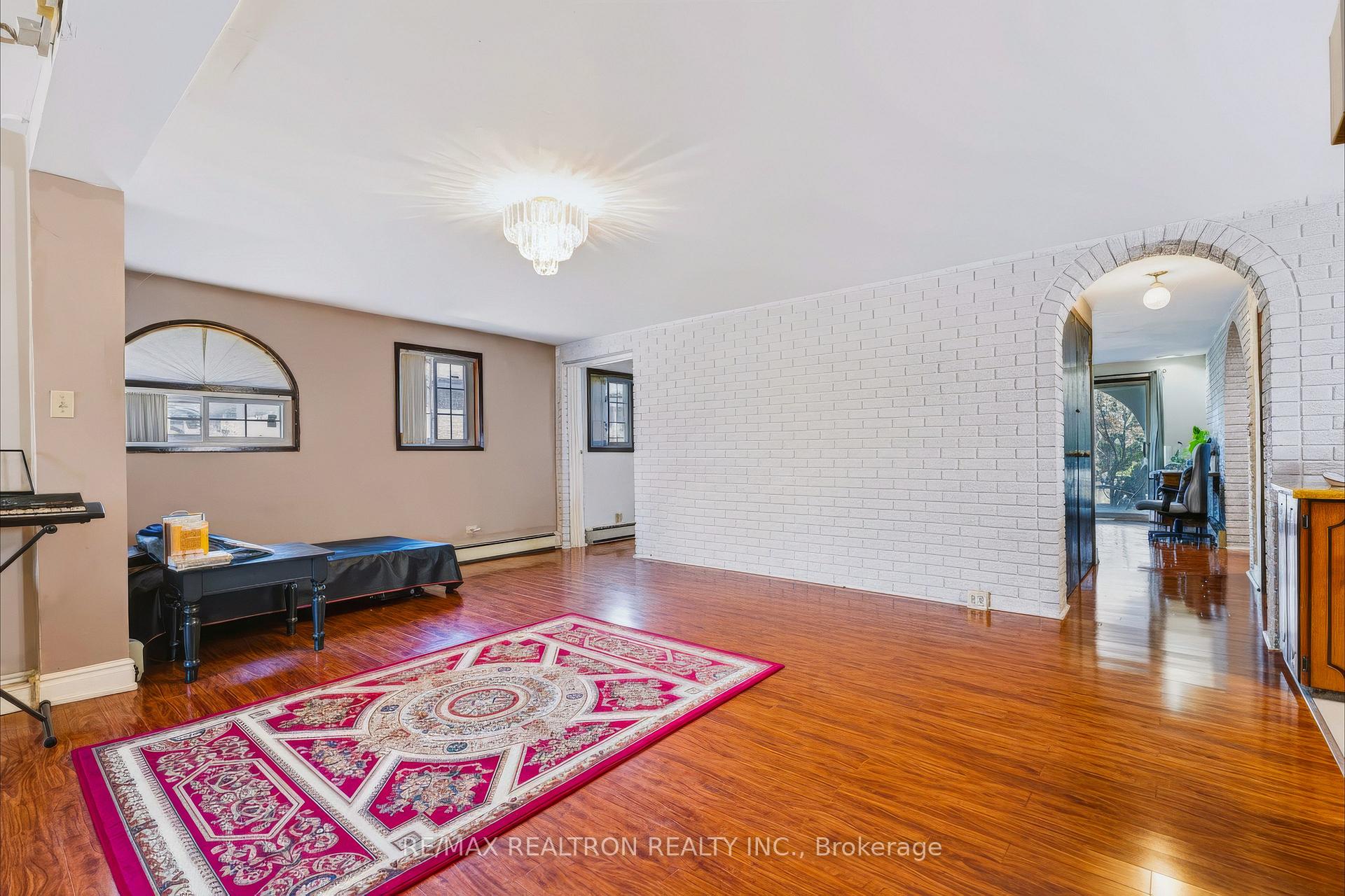 Photo 12 of 77 Chiswick Avenue, North York, Brookhaven-Amesbury — HOMEH