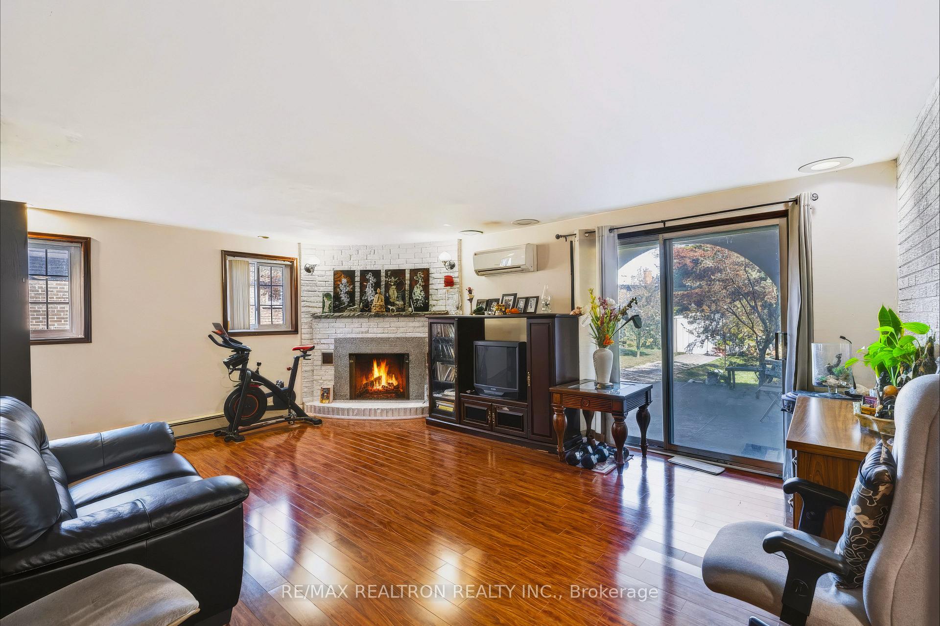 Photo 13 of 77 Chiswick Avenue, North York, Brookhaven-Amesbury — HOMEH