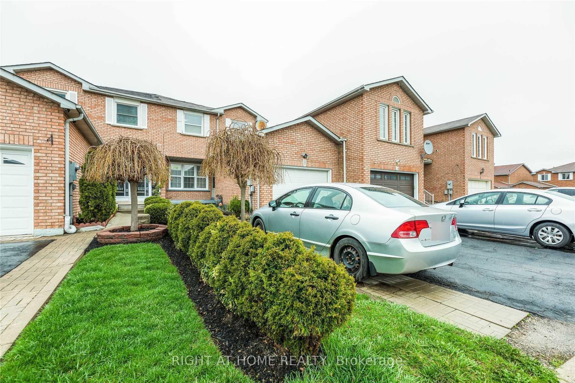 Photo 2 of 5 Cutters Crescent W, Brampton, Fletcher's West — HOMEH