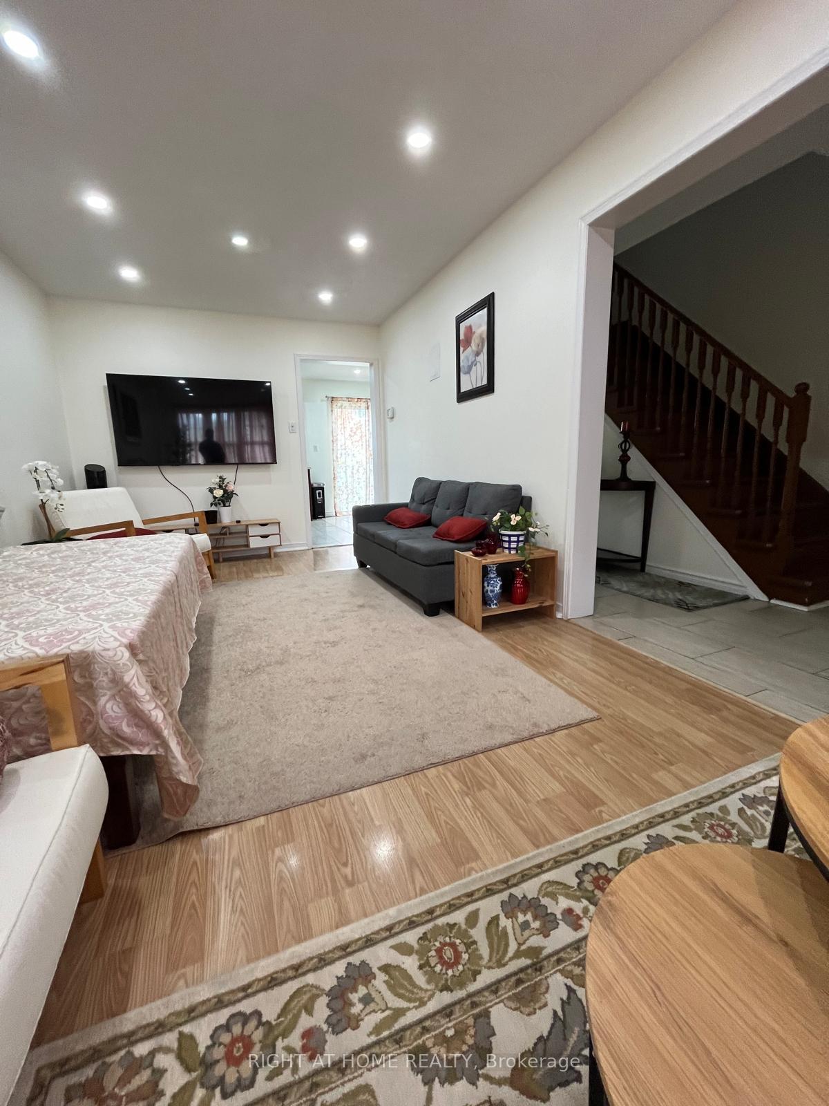 Photo 5 of 5 Cutters Crescent W, Brampton, Fletcher's West — HOMEH