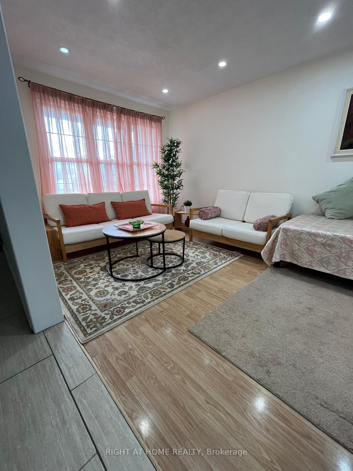 Photo 7 of 5 Cutters Crescent W, Brampton, Fletcher's West — HOMEH