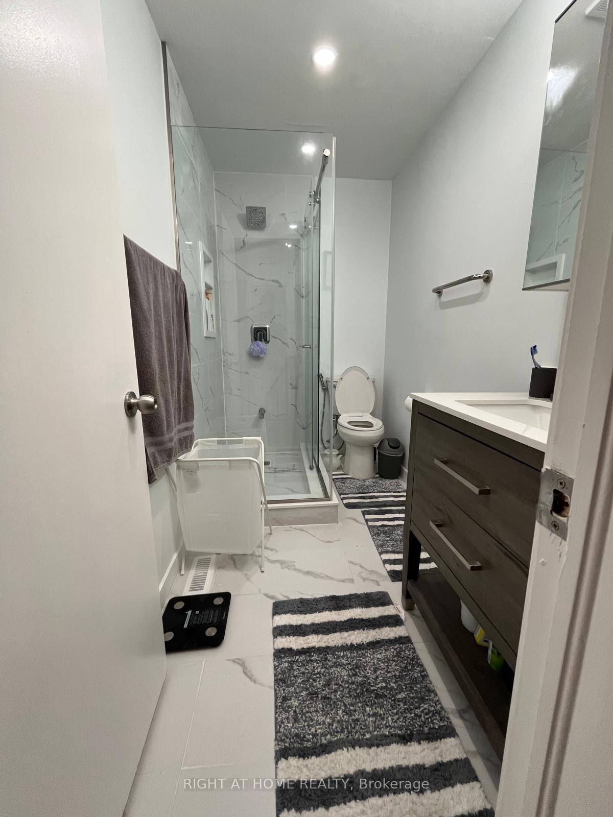 Photo 9 of 5 Cutters Crescent W, Brampton, Fletcher's West — HOMEH
