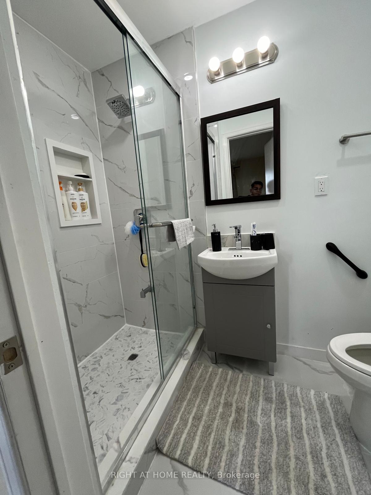 Photo 10 of 5 Cutters Crescent W, Brampton, Fletcher's West — HOMEH