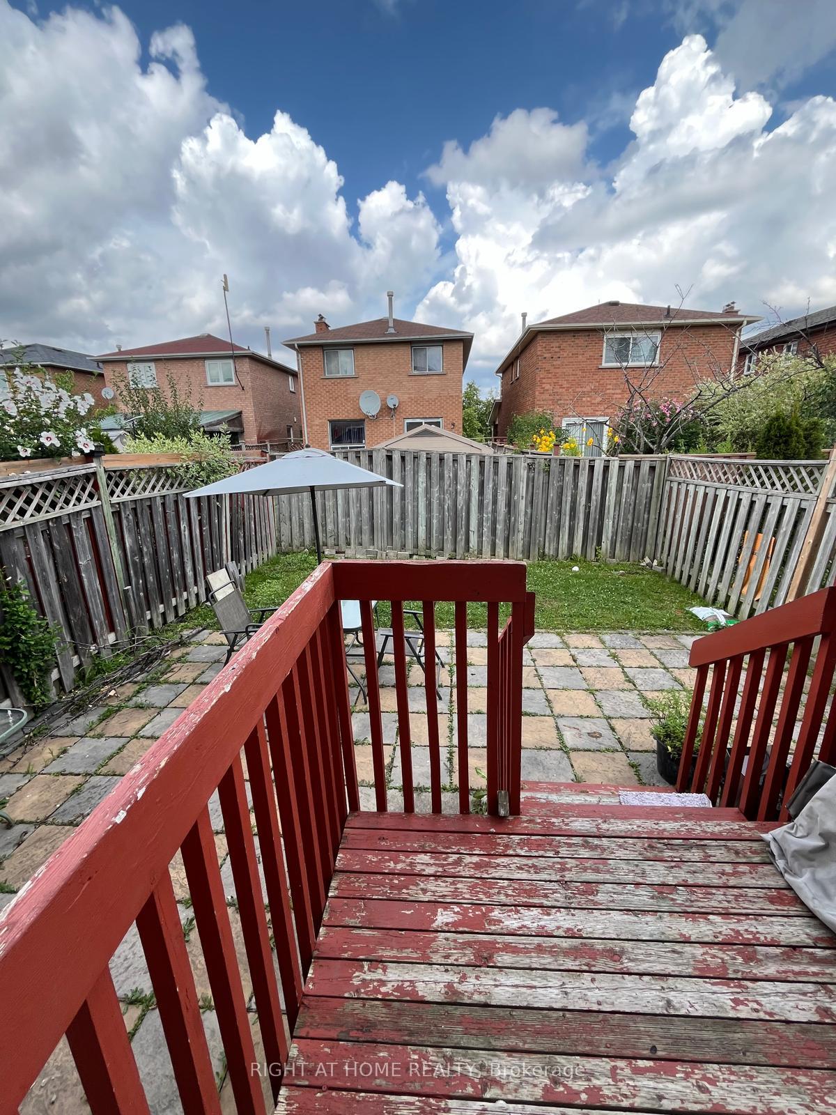 Photo 11 of 5 Cutters Crescent W, Brampton, Fletcher's West — HOMEH