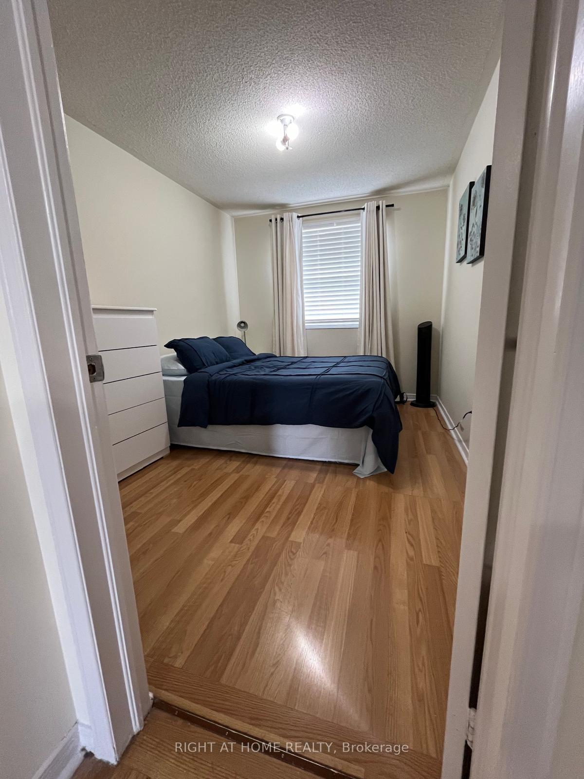 Photo 16 of 5 Cutters Crescent W, Brampton, Fletcher's West — HOMEH